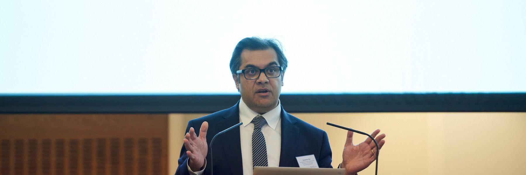 Suvankar Pal, Principal Investigator at the Euan MacDonald Centre, giving a research presentation